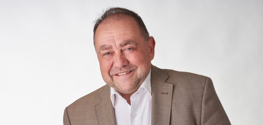 Das Bild zeigt Bürgermeister Alfred Schomisch
