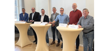Das Bild zeigt die Fraktionsvorsitzenden Thomas König (Fraktionsvorsitzender AfD), Michael Groß
(Fraktionsvorsitzender FWG), Timo Kanzinger (Fraktionsvorsitzender CDU),
Herbert Keifenheim (Fraktionsvorsitzender SPD), Nicolas Cordes (stv.
Fraktionsvorsitzender SPD), Martin Schmitt (Fraktionsvorsitzender
Bündnis 90/Die Grünen) und Christoph Guckenbiehl (Fraktionsvorsitzender
FDP)