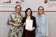 Da Bild zeigt Simone Schneider mit Annika Priwitzer und Alice Schmidt Da Bild zeigt Simone Schneider mit Annika Priwitzer und Alice Schmidt