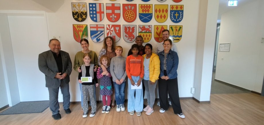 Das Bild zeigt die Hauptgewinner des Familienwandertages