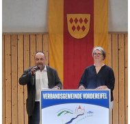 Das Bild zeigt Bürgermeister Schomisch und die Ortsbürgermeisterin Conny Becke Das Bild zeigt Bürgermeister Schomisch und die Ortsbürgermeisterin Conny Becke