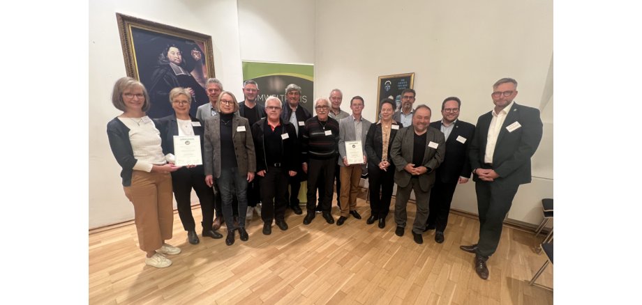 Das Bild zeigt die Preisträger mit Landrat Boos, Bürgermeister Schomisch und dem 1. Kreisbeigeordneten Badziong Das Bild zeigt die Preisträger mit Landrat Boos, Bürgermeister Schomisch und dem 1. Kreisbeigeordneten Badziong