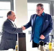 Das Bild zeigt Bürgermeister Alfred Schomisch und Detlef Sadowski Das Bild zeigt Bürgermeister Alfred Schomisch und Detlef Sadowski