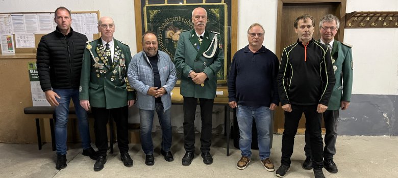 (v.l.n.r.): Die „Einzelsieger Senioren" – also die besten drei Einzelschützen der gesamten Veranstaltung: Ortsbürgermeister Martin Freund, Walter Bohr (Luxem), Bürgermeister Alfred Schomisch, Gerhard Greßler - 1. Platz (St. Johann), Albert Schäfer - 3. Platz (Kottenheim), Jürgen Theisen - 2. Platz (Reudelsterz), Franz Gundert (Luxem) (v.l.n.r.): Die „Einzelsieger Senioren" – also die besten drei Einzelschützen der gesamten Veranstaltung: Ortsbürgermeister Martin Freund, Walter Bohr (Luxem), Bürgermeister Alfred Schomisch, Gerhard Greßler - 1. Platz (St. Johann), Albert Schäfer - 3. Platz (Kottenheim), Jürgen Theisen - 2. Platz (Reudelsterz), Franz Gundert (Luxem)