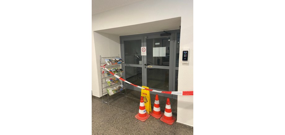 gesperrter Altbau-Bereich im Rathaus der Verbandsgemeindeverwaltung Vordereifel gesperrter Altbau-Bereich im Rathaus der Verbandsgemeindeverwaltung Vordereifel