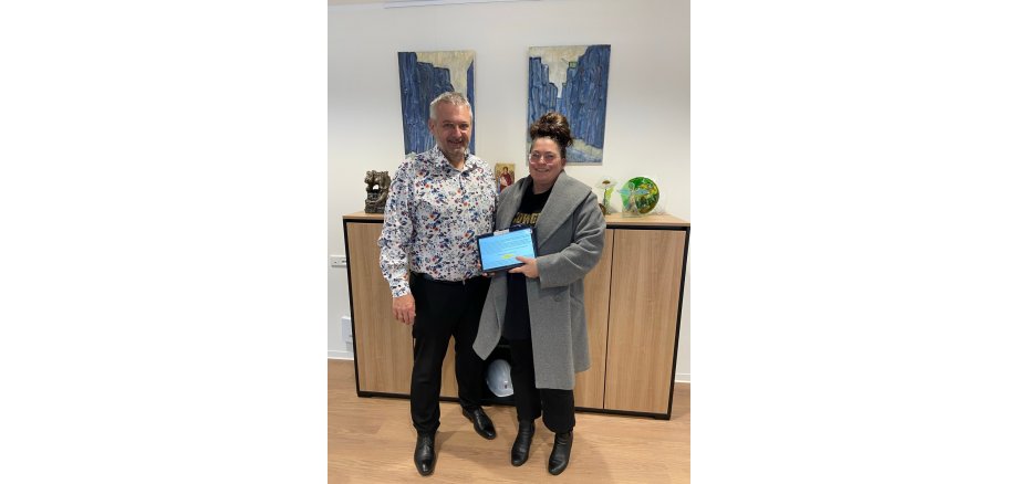 Das Bild zeigt Christoph Kicherer und Ivone Busch bei der Vorstellung ihres Buchs