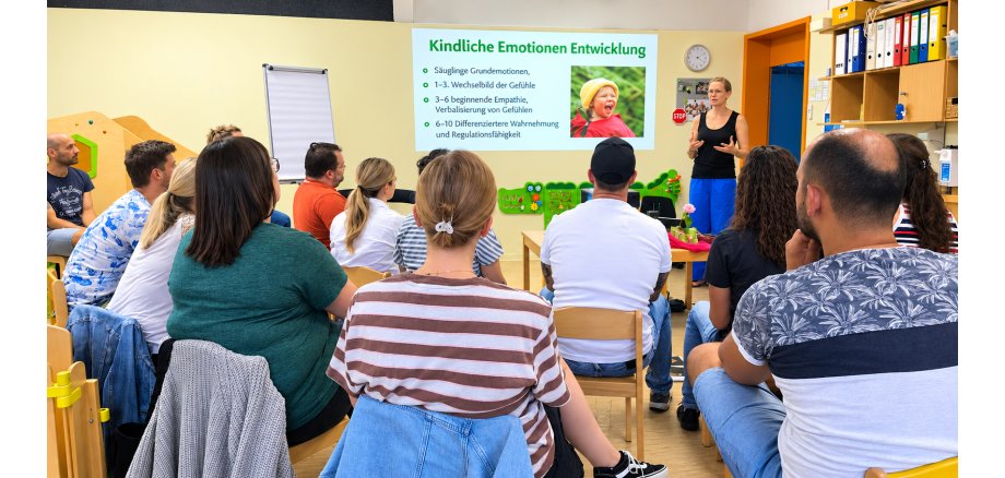 Spannende Einblicke beim Thema "Emotionen von Kindern verstehen" Eltern beim Infoabend zum Thema "Emotionen von Kindern verstehen"