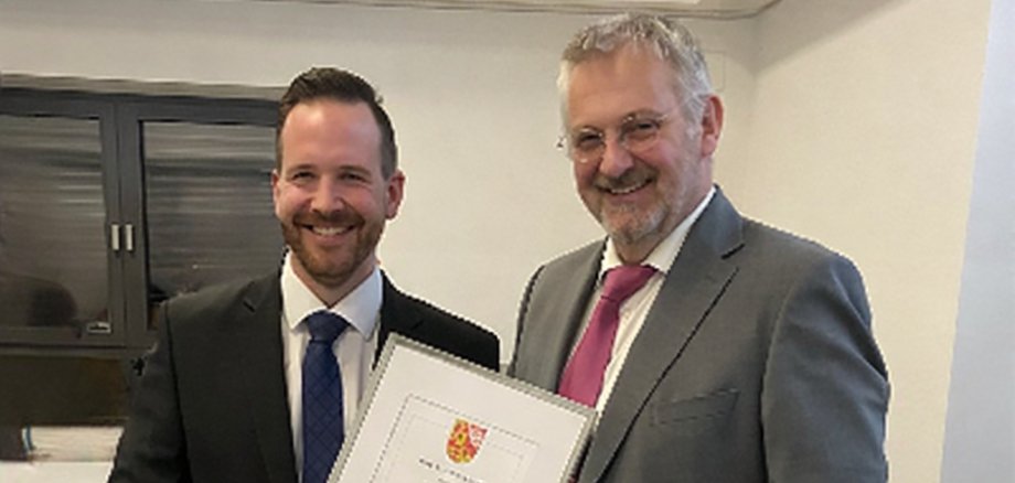 Das Bild zeigt den zukünftigen Bürgermeister Timo Kanzinger und den Ersten Beigeordneten Christoph Kicherer