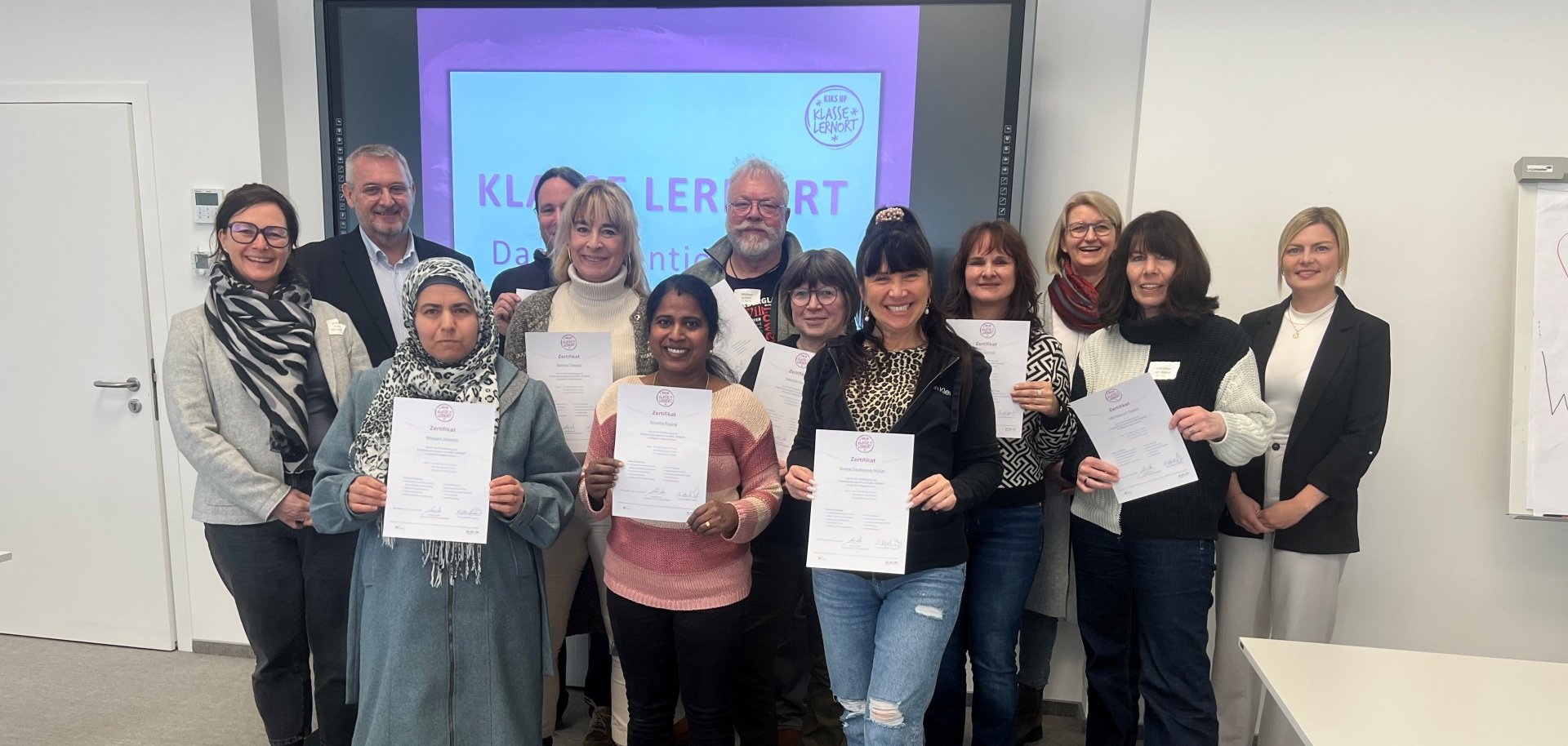 Das Bild zeigt die Teilnehmer der Veranstaltung