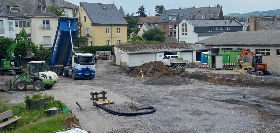 Baustelle im Hof der Verbandsgemeindeverwaltung Vordereifel