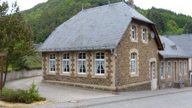Acht Gemeindehaus Hier sehen Sie das Gemeindehaus von Acht