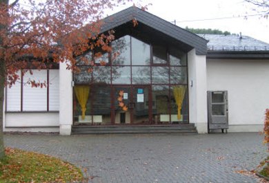 Hausten Gemeindehaus Hier sehen Sie die Gemeindehalle in Hausten