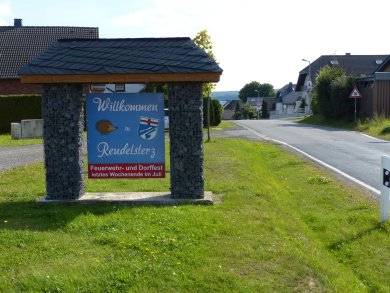 Reudelsterz Ortslage Hier sehen Sie das Ortschild von Reudelsterz
